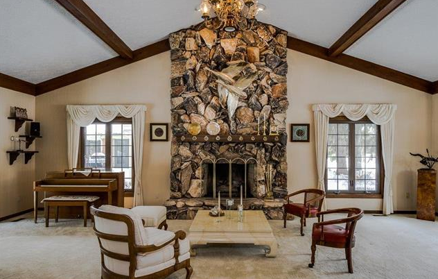 Grosse Pines Homes for sale